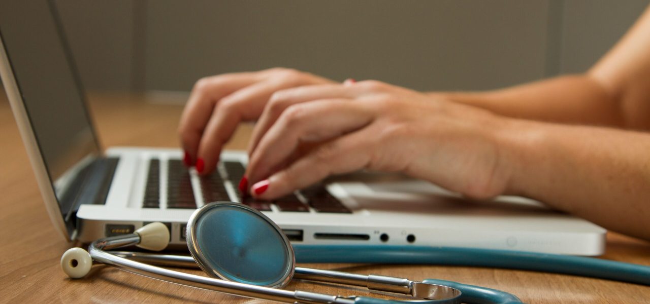 Datenschutz und Patientenformulare Zwischen Behandlungsauftrag und Persönlichkeitsschutz